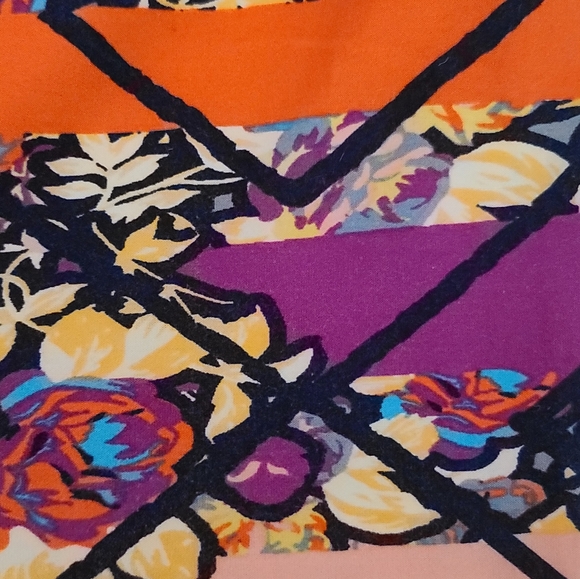 LuluRoe OS leggings, geometric alternating with floral pattern, multicolored - Picture 2 of 3